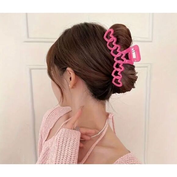 NWT NEW Pink Large Hallow Heart Shape Pattern Hair Claw Clip - Picture 1 of 3
